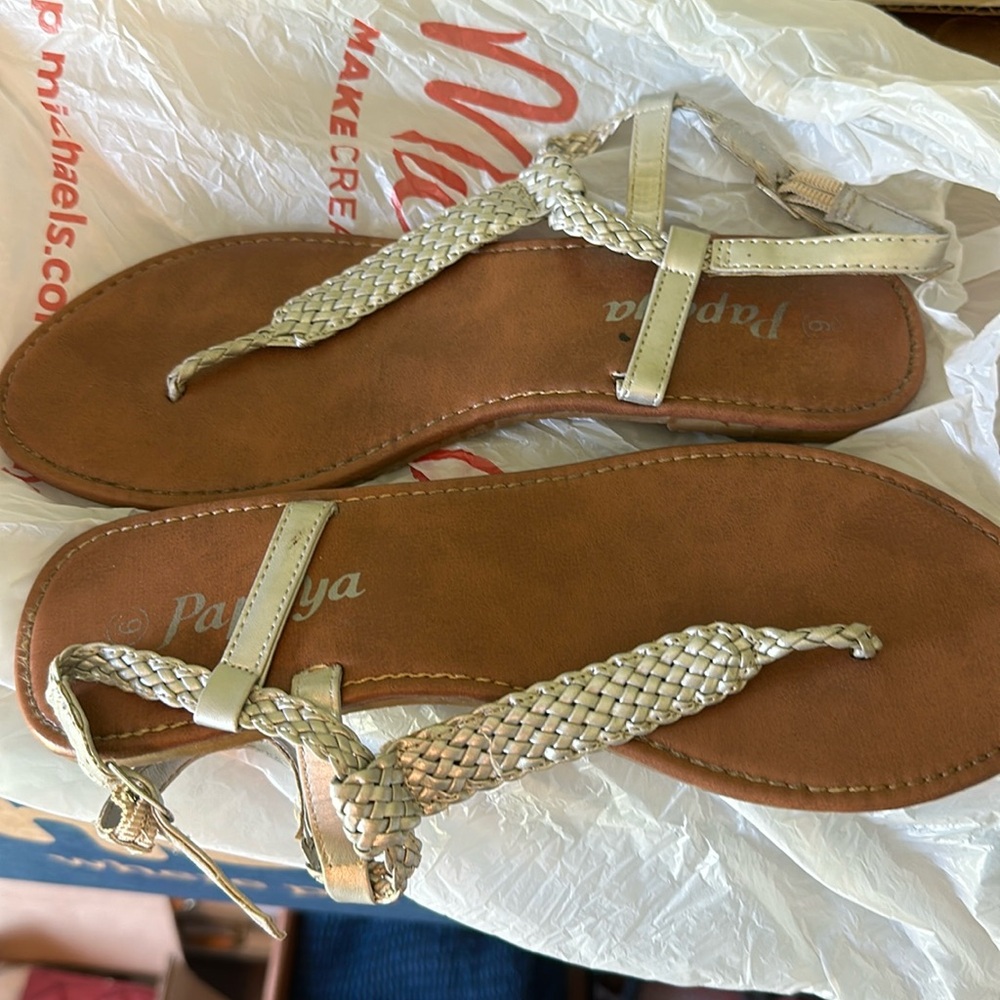 Used sandals💙…